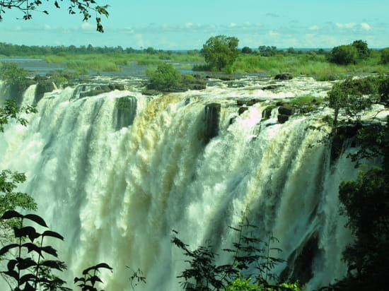 شلالات روعة - صفحة 2 Panorama-victoria-falls-zambie-1082063024-1212823