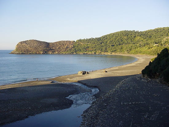 حسام حسن : لاعبى الجزائر لايجيدون العربية .. ولايعرفون نشيد بلادهم - صفحة 3 Plages-bejaia-algerie-3031427265-687031