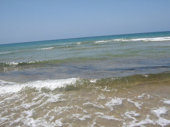 الجزائر من أجمل 10 دول فى العالم وفقا لمنظمات بيئية عالمية Vagues-mostaganem-algerie-1326039017-1223751