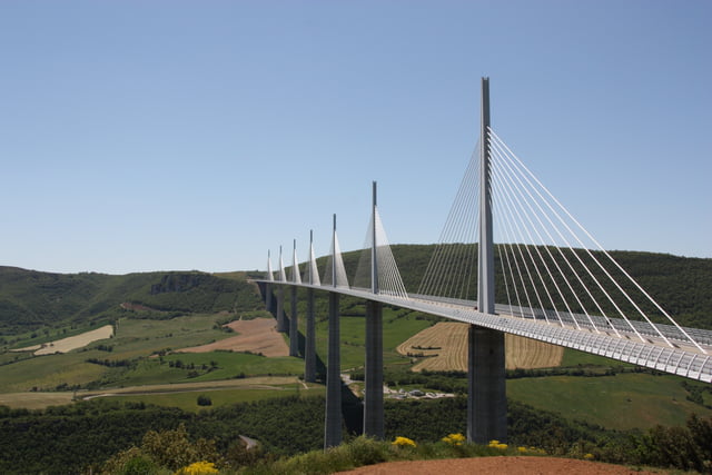 La case en moins. - Page 15 Le-pont-de-millau-1001021441-1399002