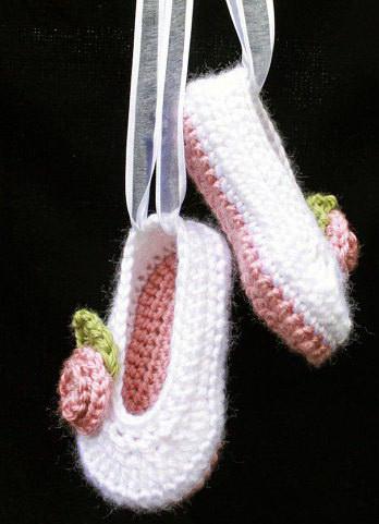 احذية اطفال بالكروشي روووووووعة Crochet-ballet-baby-booties-in-white-amp