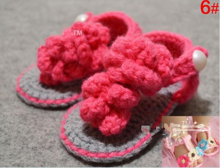 سبيبطات بالكروشي Crochet-baby-shoes-infant-girl-flower-leaves