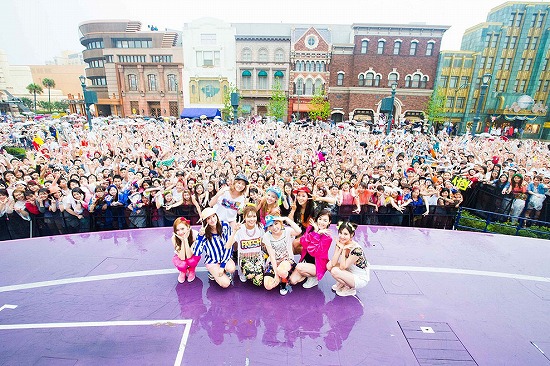 [PIC][19-06-2013]SNSD xuất hiện tại "Girls'Generation 'LOVE&GIRLS' Flashmob" tại Universal Studio Japan vào chiều nay E1371641182408_1