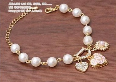 اساور اللؤلؤ 2011 Heart-Pendant-Pearl-Classic-Bracelet