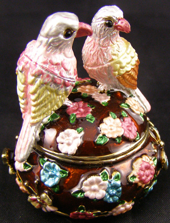 صناديق لمجهوراتك عزيزتي Bird-Jewelry-Box