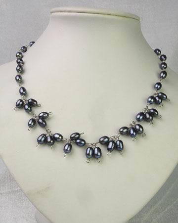 اكسسوارات اللؤلؤ من هيومانيا Black-Pearl-Necklace-with-Silver