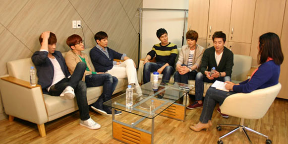 [5.5.12]Shinhwa @ Melon Inside People interview Ms_120502_06