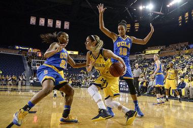 State women tear apart Oakland; U-M women fall to UCLA 19381630-large