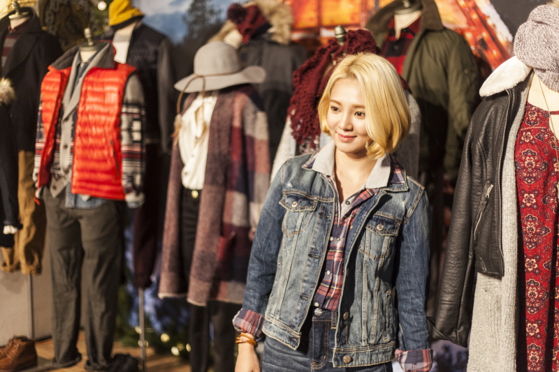 [PIC][06-10-2015]HyoYeon tham dự sự kiện ra mắt "AMERICAN EAGLE OUTFITTERS" vào chiều nay Fac4ef5554f69012fe38d2f1d4e245a6185901