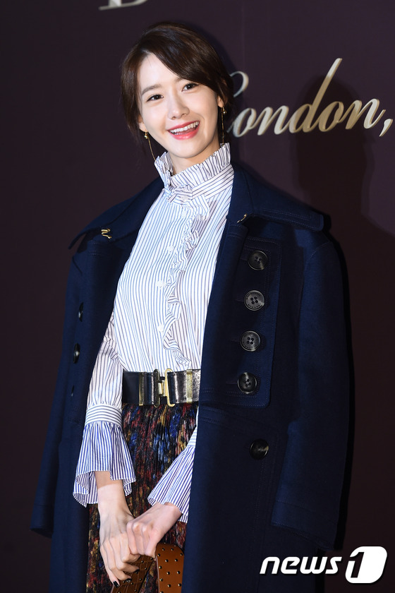 [PIC][29-11-2016]YoonA tham dự sự kiện "160th Anniversary BURBERRY 'THE TALE OF THOMAS BURBERRY'" tại Seoul Flagship Store vào tối nay Article