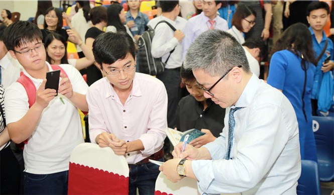 Giáo sư Ngô Bảo Châu thăm và giao lưu với giảng viên, sinh viên ĐH Duy Tân Avatar_renb