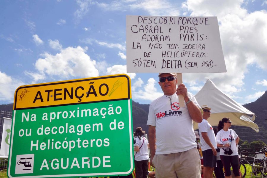 [Brasil] RJ: Moradores fazem manifestação contra helicópteros na Lagoa  F_99065