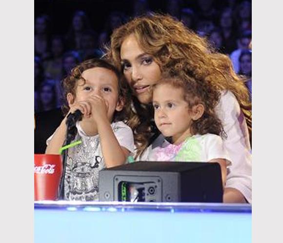 Los mellizos de Jennifer López, Max y Emme, ¡al trabajo con mamá! Jennifer-lopez