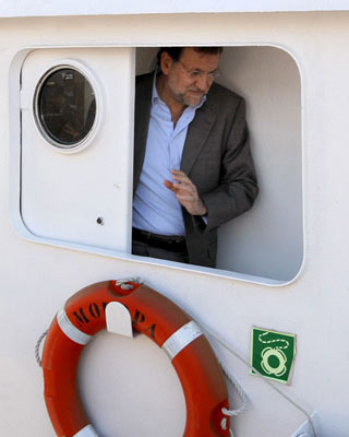 Rajoy en el barco de una familia de narcos 1301271534075rajoydn