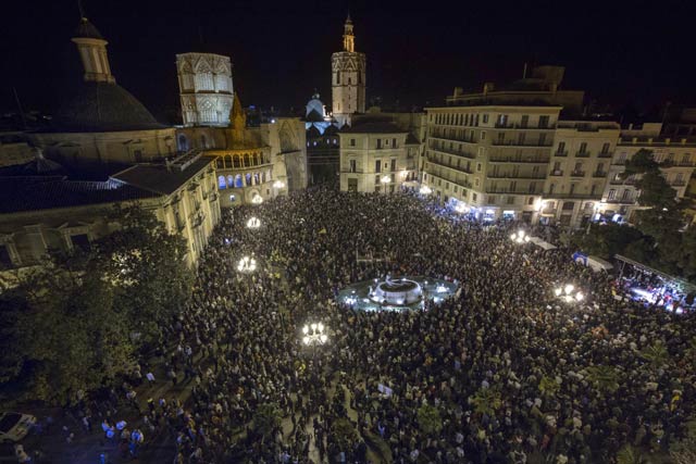 ESPAÑA SALE A LA CALLE ,EN CONTRA DE LA POLITICA DEL PP - Página 8 1384025212288rtvvc4