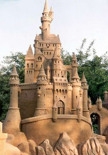 صور فن الرمال FrankenCastle