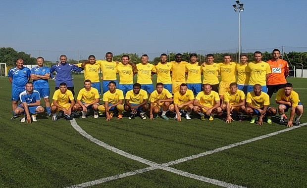 HYERES FC // CFA GR C - Page 28 L-groupe-cfa-2013-2014-454