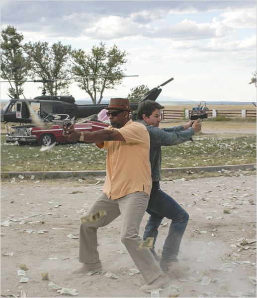 2 GUNS (2013) 21023165_20130729155948752