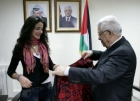 الرئيس ابو مازن يستقبل بطلة فلسطين في التنس الأرضي Small