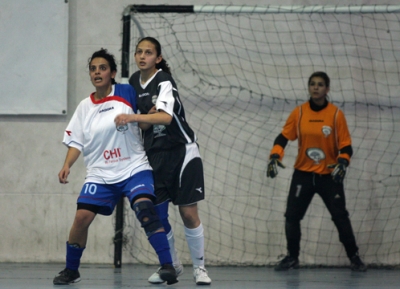 فريق جامعة بيت لحم يتوج ببطولة كرة القدم النسوية ..شاهد الصور 1