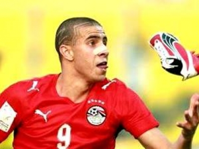 كشف اللاعب الموهوب محمد زيدان نجم منتخب مصر سر قيامه بحمل الحذاء أثناء أعلان فرحته بالهدف الثالث في مباراة مصر والجزائر  3931902065