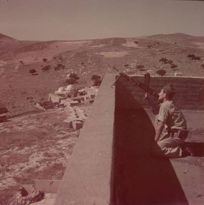 صور ملونة نادرة لقرية الطنطورة بعد المجرزة عام 1948 3885055818