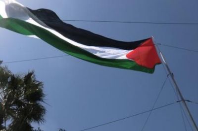 بالصور .. رفع علم فلسطين على أعلى سارية في رام الله 39016845921