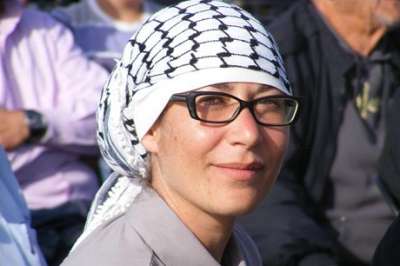 اسلام سيدة يهودية اعتنقت الإسلام وغادرت إسرائيل  3909764302