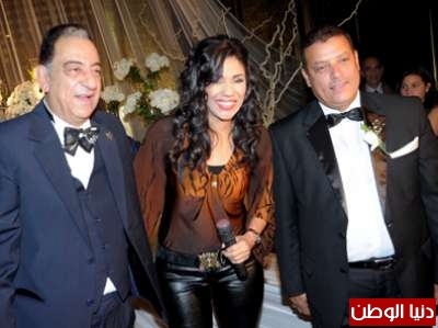 صور أحمد راتب يحتفل بزفاف ابنته المحجّبة على رقصات دينا 3909780914