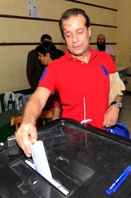 النجوم في طوابير الانتخابات الرئاسية المصرية..بالصور 3909806636