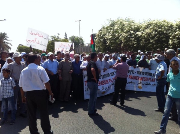  بالصور والفيديو..مواجهات بئر السبع.. الشرطة الاسرائيلية تعتدي على النائب زحالقة.. "اضراب الغضب" يعم الاراضي الفلسطينية ضد مخطط برافر 3909959012