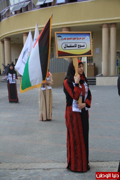 شاهد بالصور ..حفل تخريج فوج الإستقلال من جامعة الأزهر بمدينة غزة منقول 3910036571