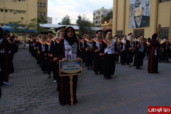 شاهد بالصور ..حفل تخريج فوج الإستقلال من جامعة الأزهر بمدينة غزة منقول 3910036585