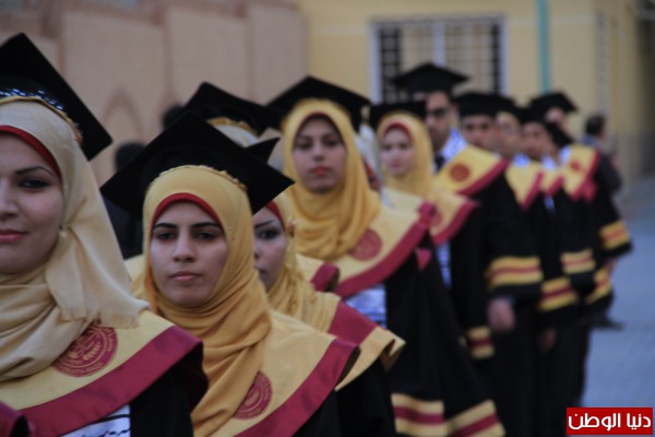 شاهد بالصور ..حفل تخريج فوج الإستقلال من جامعة الأزهر بمدينة غزة منقول 3910036634