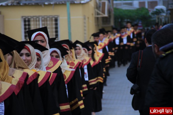 شاهد بالصور ..حفل تخريج فوج الإستقلال من جامعة الأزهر بمدينة غزة منقول 3910036646