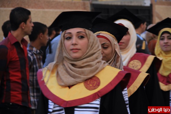 شاهد بالصور ..حفل تخريج فوج الإستقلال من جامعة الأزهر بمدينة غزة منقول 3910036648