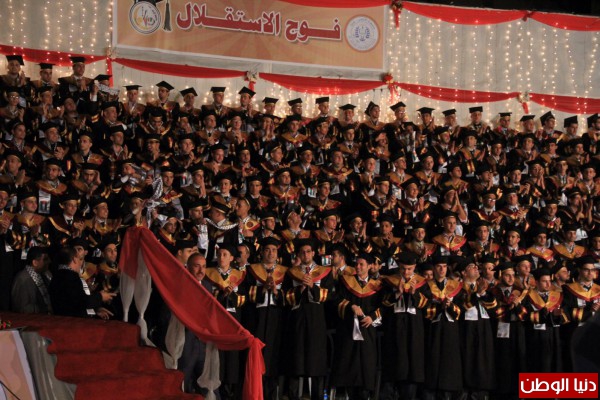 شاهد بالصور ..حفل تخريج فوج الإستقلال من جامعة الأزهر بمدينة غزة منقول 3910036732