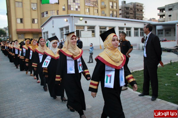 شاهد بالصور ..حفل تخريج فوج الإستقلال من جامعة الأزهر بمدينة غزة منقول 3910036805