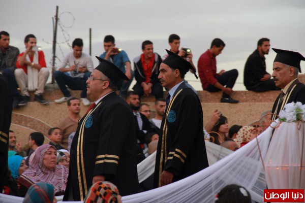 شاهد بالصور ..حفل تخريج فوج الإستقلال من جامعة الأزهر بمدينة غزة منقول 3910036851
