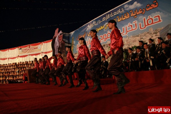 شاهد بالصور ..حفل تخريج فوج الإستقلال من جامعة الأزهر بمدينة غزة منقول 3910036898