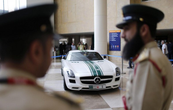 سيارات شرطة دبي 3910298324