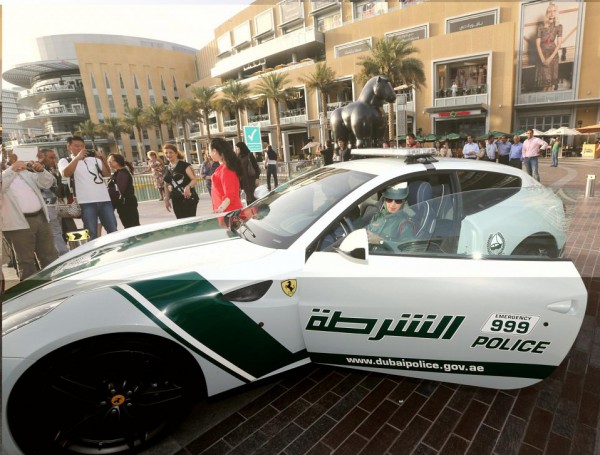 سيارات شرطة دبي 3910298332