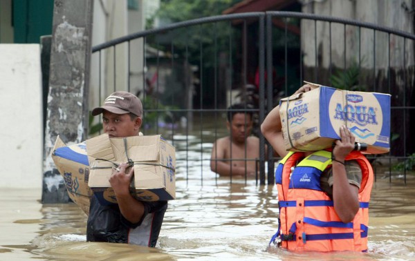 فيضانات اندونيسيا 3910315172