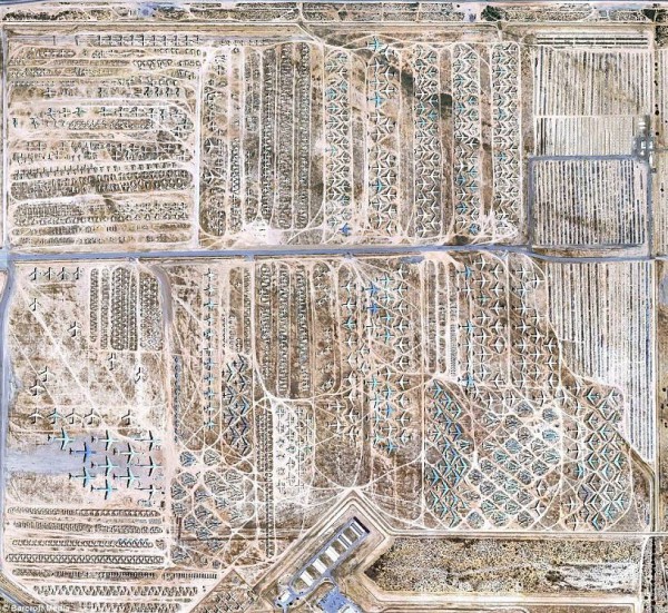 أكبر مقبرة للطائرات في صحراء توسون بولاية أريزونا الاميركية   3910343499