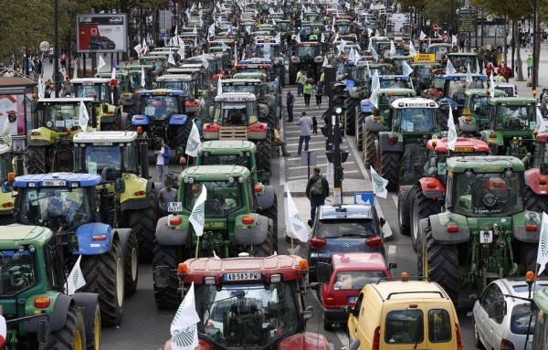 احتجاجات المزارعين في فرنسا 3910481008