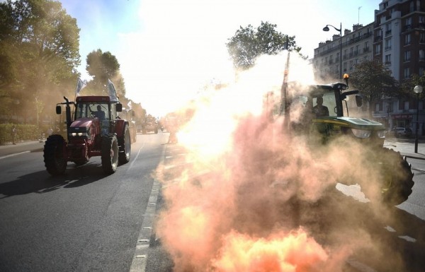 احتجاجات المزارعين في فرنسا 3910481009