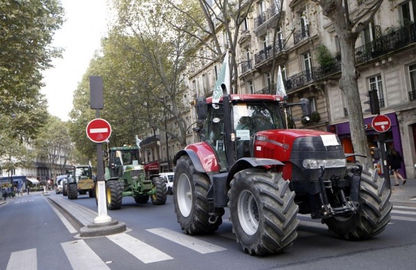 احتجاجات المزارعين في فرنسا 3910481013