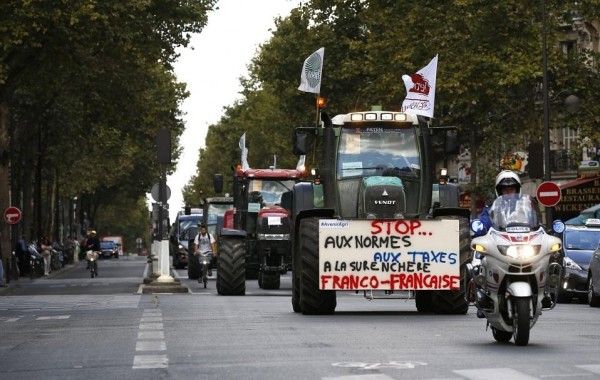 احتجاجات المزارعين في فرنسا 3910481016