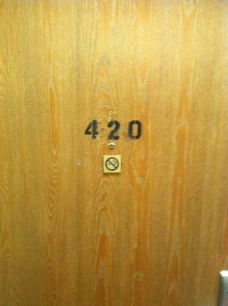 سر عدم وجود الغرفة "420" في الفنادق 3910626148