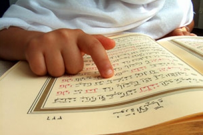 طفل أردني عمره عامان يردد القرآن أثناء نومه 2572073148